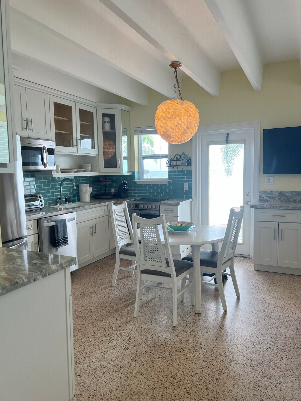 Conch Key Villas #2. Fishing, Fun and Awesome Views all at a Great Price!