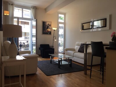 GOLDEN TRIANGLE + PALAIS    2BR/ 2BA, 67 m2 (AC+WiFi)-