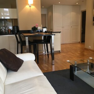 GOLDEN TRIANGLE + PALAIS    2BR/ 2BA, 67 m2 (AC+WiFi)-