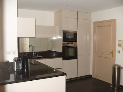 GOLDEN TRIANGLE + PALAIS    2BR/ 2BA, 67 m2 (AC+WiFi)-