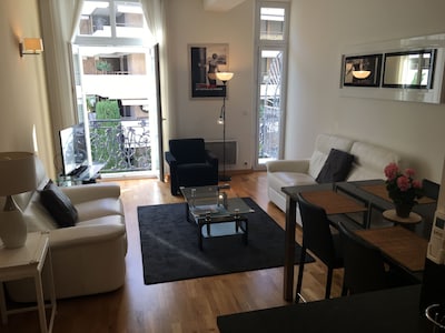 GOLDEN TRIANGLE + PALAIS    2BR/ 2BA, 67 m2 (AC+WiFi)-