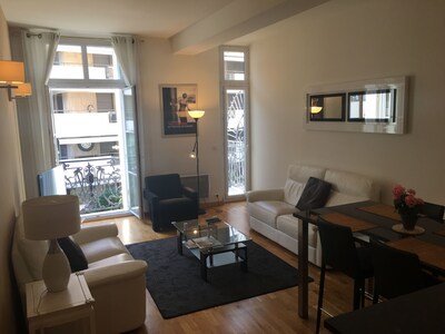 GOLDEN TRIANGLE + PALAIS    2BR/ 2BA, 67 m2 (AC+WiFi)-