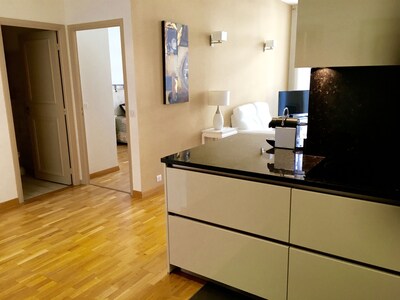 GOLDEN TRIANGLE + PALAIS    2BR/ 2BA, 67 m2 (AC+WiFi)-