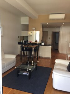 GOLDEN TRIANGLE + PALAIS    2BR/ 2BA, 67 m2 (AC+WiFi)-