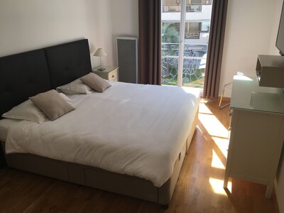 GOLDEN TRIANGLE + PALAIS    2BR/ 2BA, 67 m2 (AC+WiFi)-