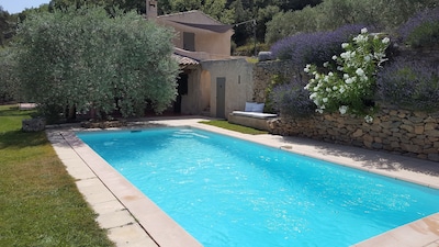 Hermosa casa rodeada de naturaleza con piscina. 