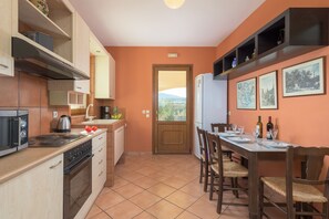 Kitchen. Door to the back balcony.