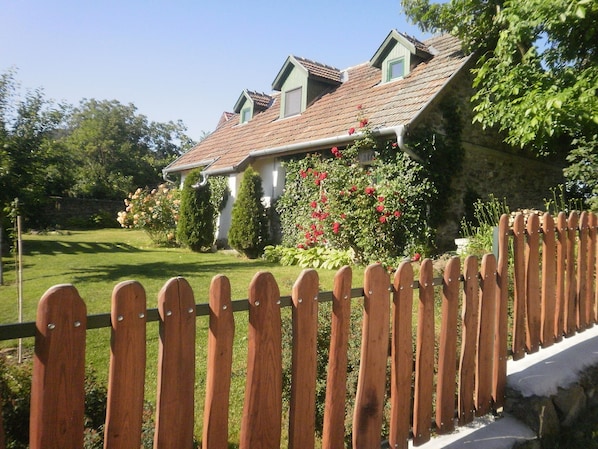 Gemeinde Kapolcs im Tal der Künste, Hungary - Northern Balaton Region