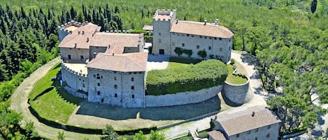 Castello di Montegiove and the guesthouse seen from above. 