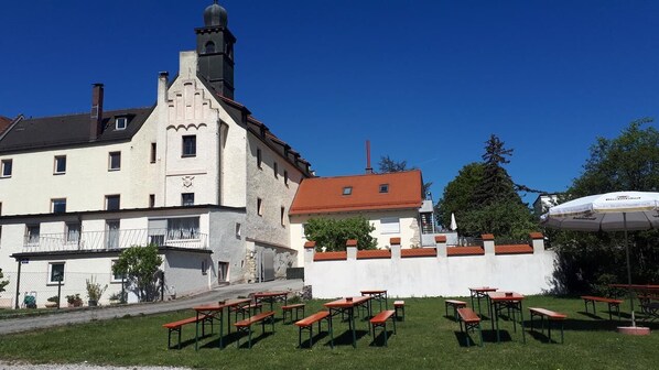 Familienschloss Weichs zu Regensburg
begrüßt seine Gäste