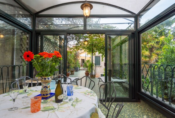 Outdoor dining