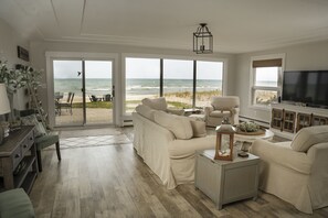 Spectacular views of the Lake Huron and the Sugar Sand Beach!