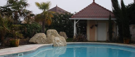 piscine chauffee avec nage à contre courant