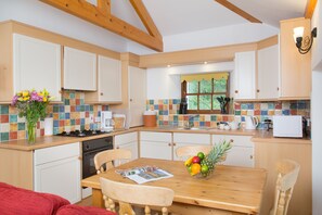 Rennie Apartment - kitchen