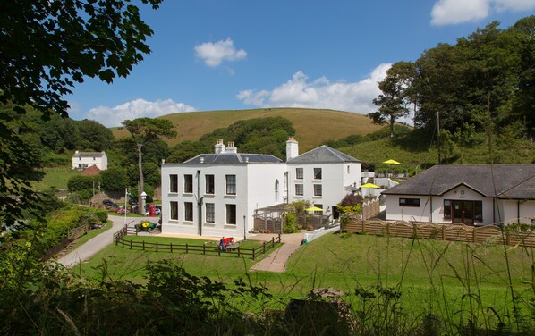 Bovisand Lodge - country house with apartments in the East wing