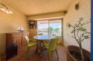Loggia gorgée de soleil - Vue  direct Marina et ses voiliers (quai d'honneur)