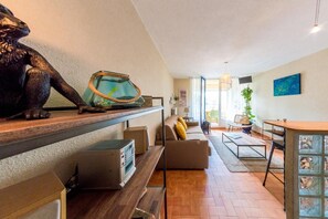 Pour réserver : Laurent > 06. Soiscante et un. 81. Trente et un. 10.