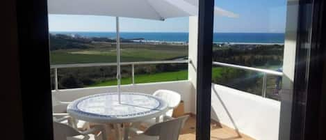 terrasse avec 
vue sur la mer