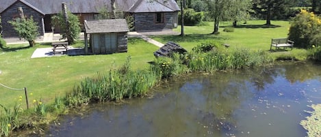 Ash cottage - stunning lakeside setting