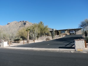 A perfect setting for a vacation in the Santa Catalina Mtns. Great location !
