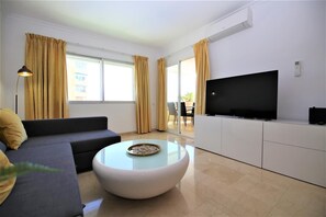 Lounge area with access to the balcony