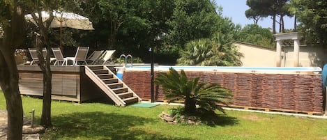 Garden with swimmingpool