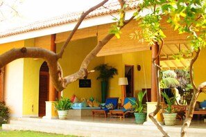 Khomba Beach House - open air veranda facing West to the beach