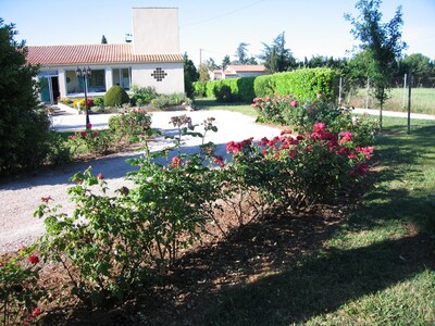Agradable apartamento T2 en el centro del campo, cerca de Nimes