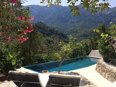 Encantadora casa de Deia con impresionantes vistas a la montaña