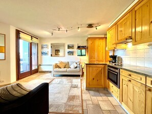 Lounge / Kitchenette