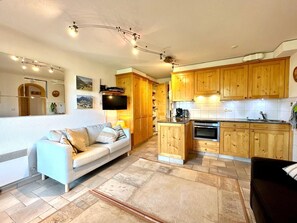 Lounge / Kitchenette