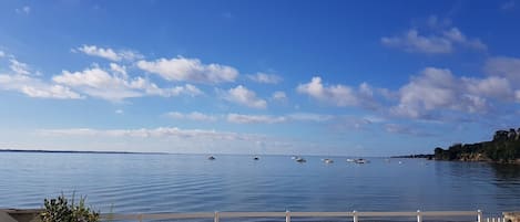 Vue sur mer à partir du terrain