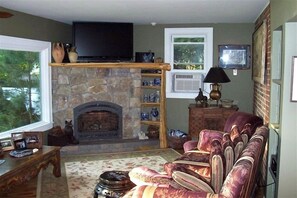 Living Room, Fireplace, 46" LCD TV, Oak Hardwood floors