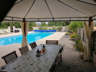 Schönes Ferienhaus in Haus mit privatem beheiztem Pool in der Nähe von Jonzac, Charente Maritime