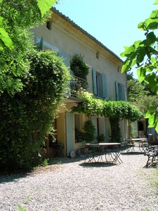 BEAUTIFUL MAS EN PROVENCE FOR 12 PEOPLE. PARK, POOL, TO PROVIDE QUALITY