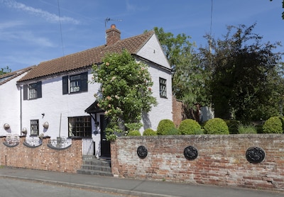 Pretty Period  Cottage in small Market town of  Bingham, Nottingham area