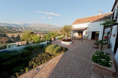 Granada country villa, private  pool, mountain views, near Alhambra