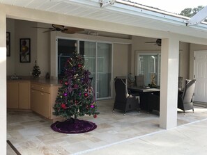 Lanai - Recently upgraded Travertine Patio