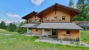 Chalet RANA ist links