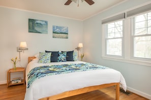 Upstairs queen bedroom with lake view