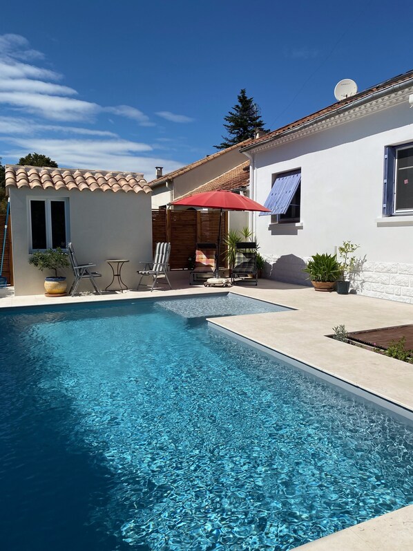 Piscine avec Poolhouse