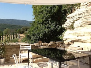 La terrasse face au Luberon / Terrace & view on Luberon