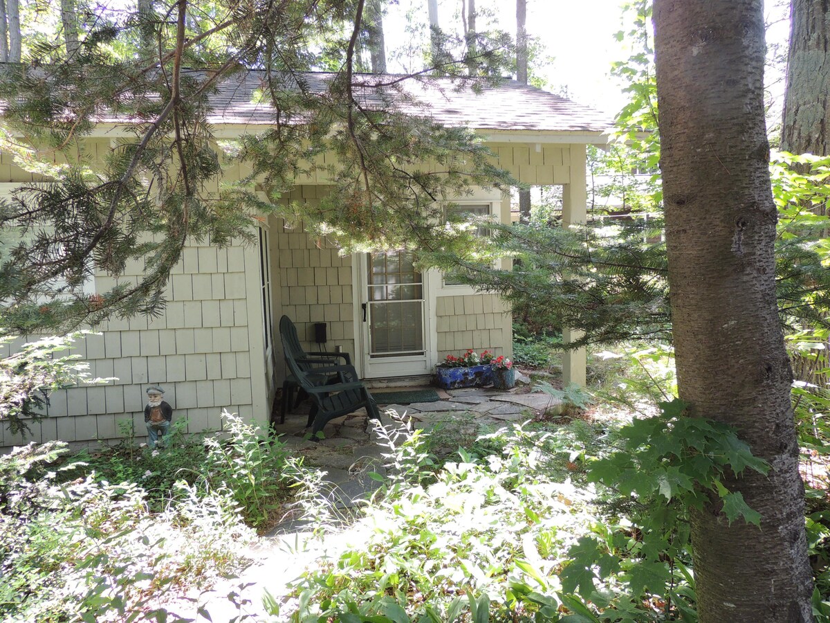 Guesthouse on Old Mission Peninsula, Beach Sunsets, Wineries, Couple’s Retreat