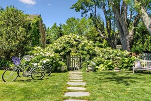many bikes are available 