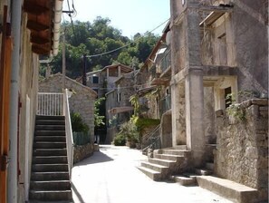 Vue du village de chidazzu d'en bas