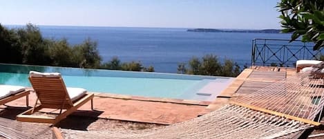 pool and sea view