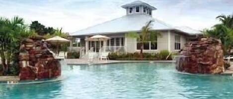 Pool and clubhouse for all Greenlinks guests from 8AM to 10PM.  A 2 minute walk.