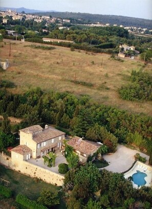 Mas des Patres surroundings approx. 1 km from the center of the Village of Uzes