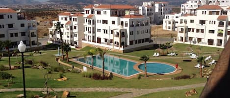 Vue Sur Piscine et montagne