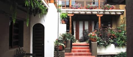 A balconied courtyard and garden are Pumamaqui's serene center.